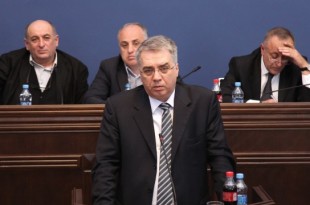 ახალგაზრდა, ჯანსაღ ადამიანებთან ხშირ შემთხვევაში სოციალური დახმარების მეთოდოლოგია მუშაობს, როგორც სამუშაოს მოპოვების დემოტივატორია და არა პირიქით.